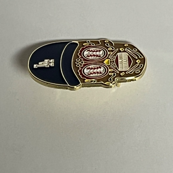 LA Dodgers Day Of Dead Skill Hat Pin Brooch Pins Fitted Hats Bag New - Picture 6 of 10